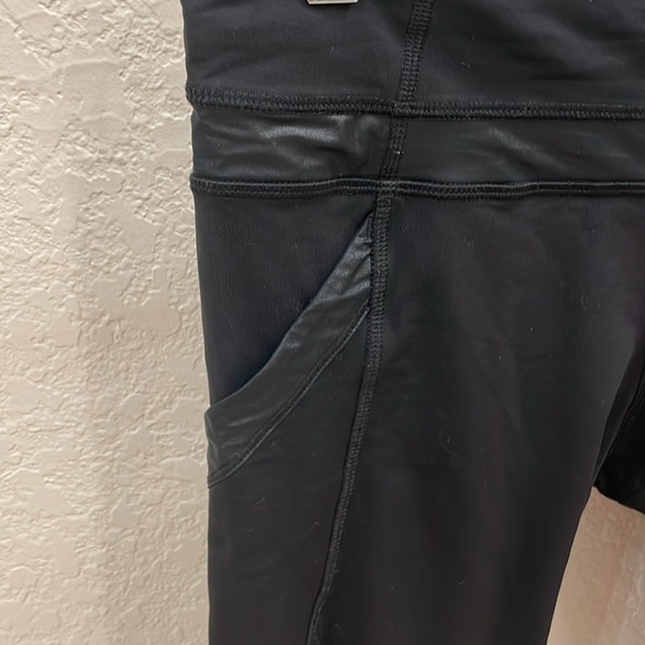 Women's Lululemon Chase Me Crop II Leggings, Black, Size 10 - Picture 4 of 13